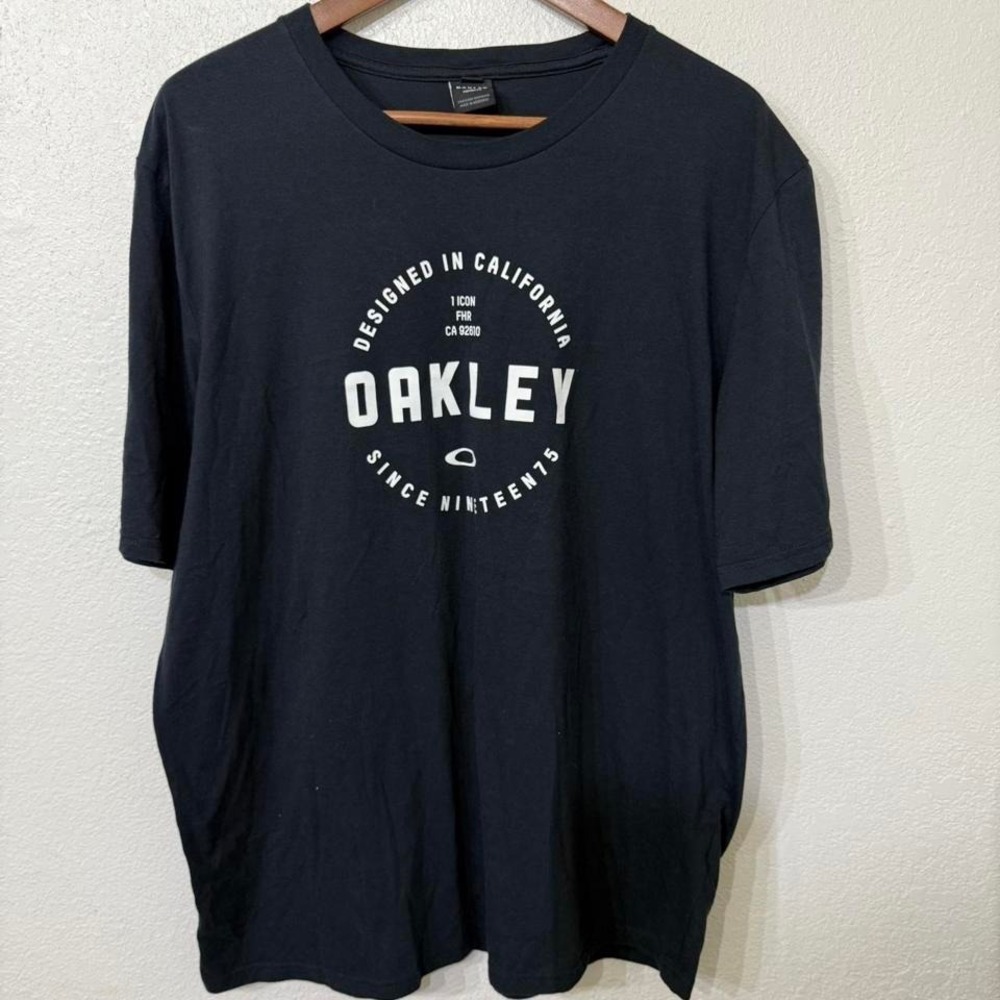 Oakley  t‎ shirt